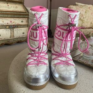 RARE FIND Juicy Couture Pink & White Snow Moon Boots 8